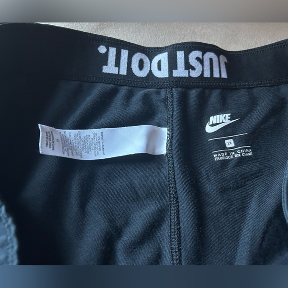 Nike Plus Size Leggings - Picture 3 of 4